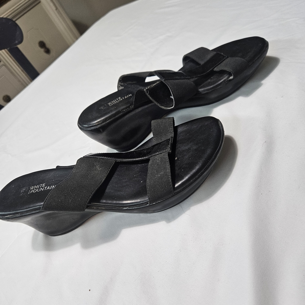 White Mountain Black Strappy Sandals